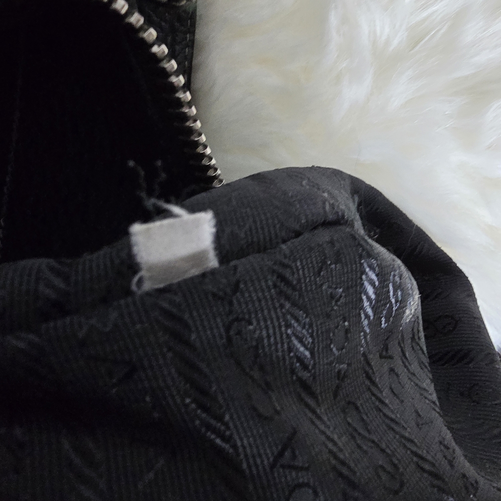 Prada Black Leather Women's Bag - Picture 9 of 16